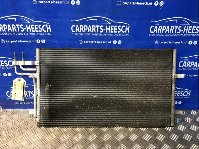 Usagé Radiateur clim Ford Focus 2 C+C 2.0 16V Prix € 40,00 Règlement à la marge proposé par Carparts Heesch