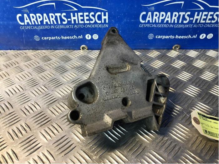 Used Engine mount Volkswagen Transporter Price € 30,00 Margin scheme offered by Carparts Heesch