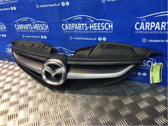 Używane Grill Mazda 5 (CR19) 2.0i 16V Cena € 25,00 Procedura marży oferowane przez Carparts Heesch