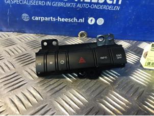 Usagé Bouton de warning Mazda 5. Prix € 21,00 Règlement à la marge proposé par Carparts Heesch