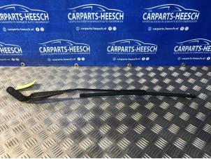 Used Front wiper arm BMW 1 serie (E87/87N) 116i 1.6 16V Price € 15,75 Margin scheme offered by Carparts Heesch