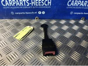 Usagé Insertion ceinture de sécurité avant gauche Audi A4 Cabrio (B7) 2.0 TFSI 20V Prix € 21,00 Règlement à la marge proposé par Carparts Heesch