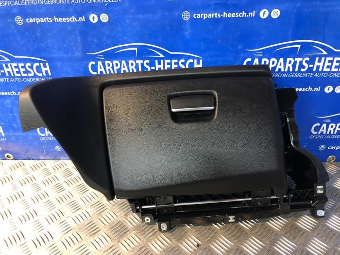 Begagnade Handskfack BMW 1 serie (E81) 116i 2.0 16V Pris € 30,00 Marginaltabell erbjuds av Carparts Heesch