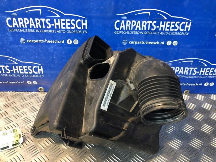Begagnade Luftfilterhus BMW 1 serie (E81) 116i 2.0 16V Pris € 40,00 Marginaltabell erbjuds av Carparts Heesch