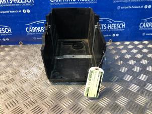 Usagé Boîtier de batterie Ford Grand C-Max (DXA) Prix € 21,00 Règlement à la marge proposé par Carparts Heesch