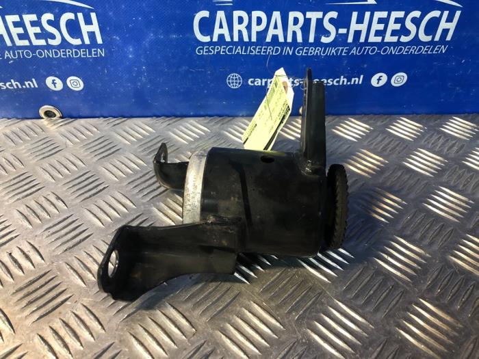 Usagé Support moteur Ford B-Max (JK8) 1.0 EcoBoost 12V 100 Prix € 20,00 Règlement à la marge proposé par Carparts Heesch