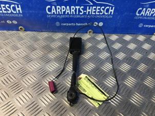 Used Front seatbelt buckle, left Ford Focus 3 Wagon 1.6 TDCi 115 Price € 21,00 Margin scheme offered by Carparts Heesch