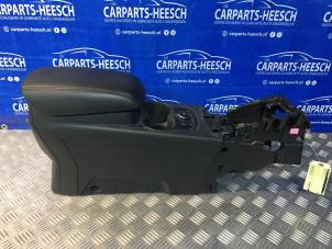 Używane Konsole srodkowe Ford Focus 3 Wagon 1.6 TDCi 115 Cena € 78,75 Procedura marży oferowane przez Carparts Heesch