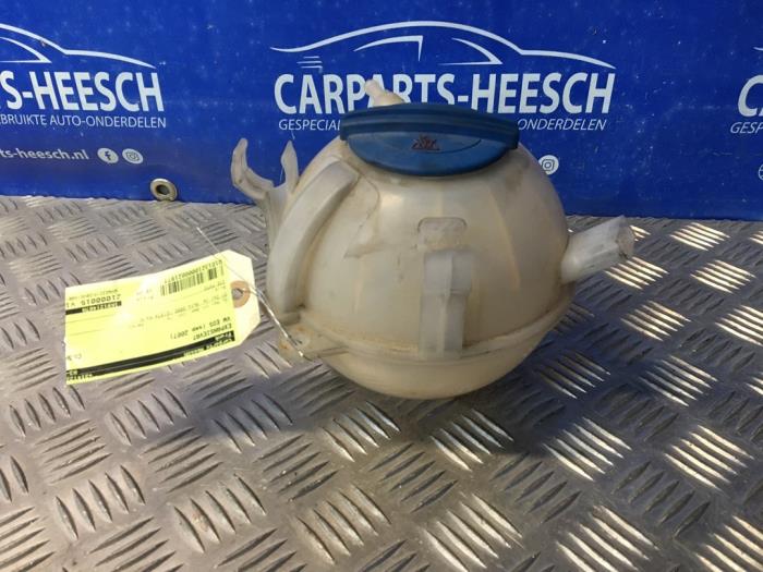 Expansion vessel from a Volkswagen Eos (1F7/F8) 2.0 TDI DPF 2007
