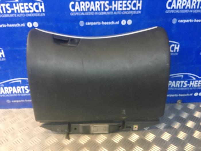 Begagnade Handskfack Volvo V70 (SW) 2.4 D5 20V Pris € 20,00 Marginaltabell erbjuds av Carparts Heesch