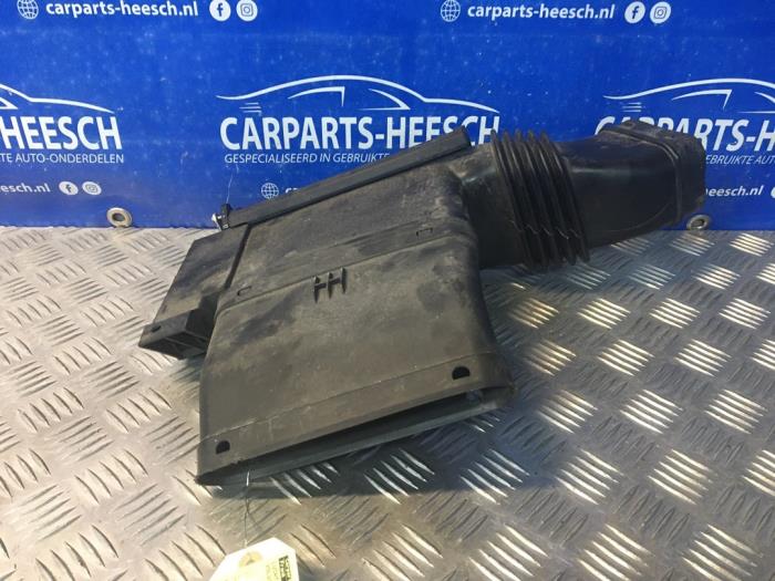 Begagnade Lufttratt Volvo V70 (SW) 2.4 D5 20V Pris € 25,00 Marginaltabell erbjuds av Carparts Heesch