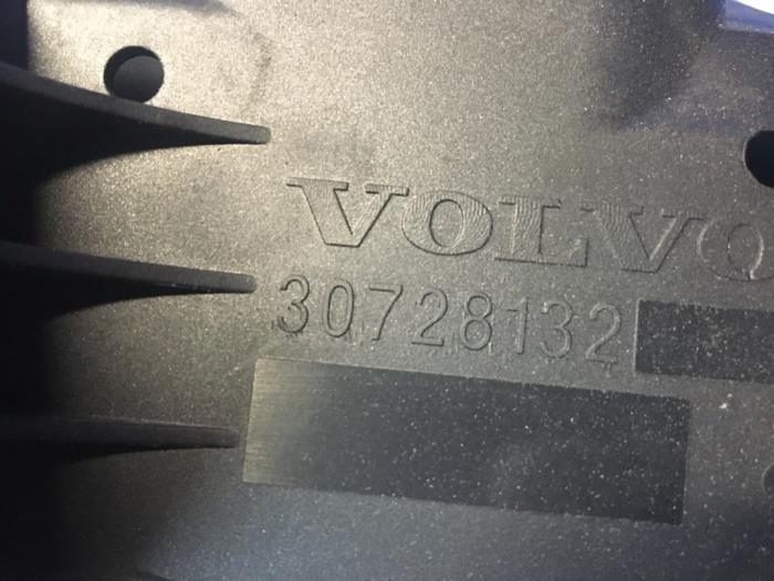 Fuse box Volvo V70 2.4 D5 20V - 30728132 VOLVO - Carparts Heesch