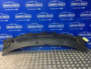 Used Cowl top grille Volvo V70 (SW) 2.4 D5 20V Price € 36,75 Margin scheme offered by Carparts Heesch