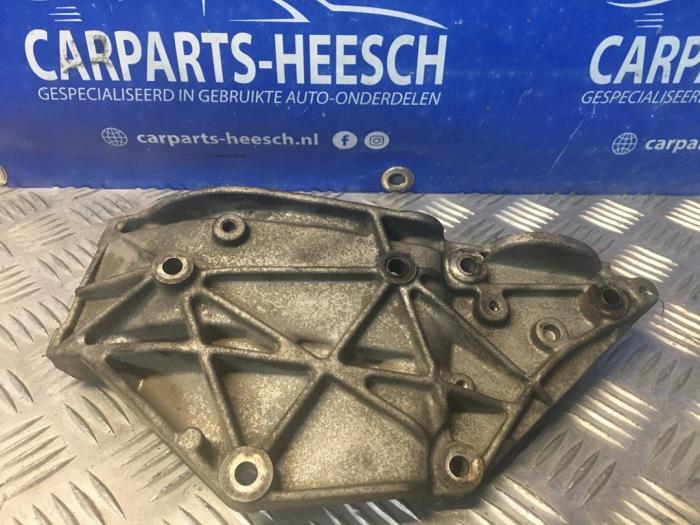 Gebrauchte Dynamostütze oben Volvo S40 (MS) 2.0 D 16V Preis € 25,00 Margenregelung angeboten von Carparts Heesch