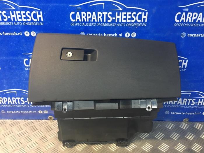 Begagnade Handskfack Volvo V70 (BW) 2.4 D 20V Pris € 35,00 Marginaltabell erbjuds av Carparts Heesch