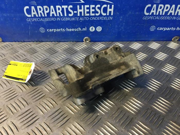 Used Engine mount Ford Focus 3 Wagon 1.6 TDCi 115 Price € 20,00 Margin scheme offered by Carparts Heesch
