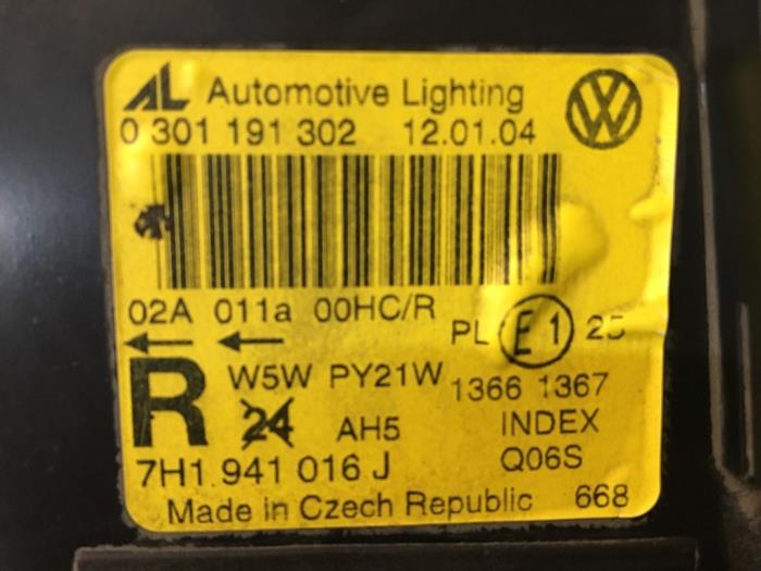 Headlight, right from a Volkswagen Taro 2006