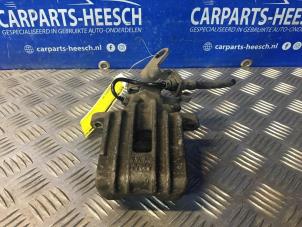 Używane Zacisk hamulcowy lewy tyl Audi A3 Sportback (8PA) Cena € 31,50 Procedura marży oferowane przez Carparts Heesch