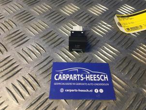 Używane Przelacznik ESP Audi A3 Sportback (8PA) Cena € 10,50 Procedura marży oferowane przez Carparts Heesch