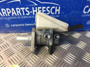 Używane Glówny cylinder hamulcowy Ford S-Max (GBW) 2.3 16V Cena € 52,50 Procedura marży oferowane przez Carparts Heesch