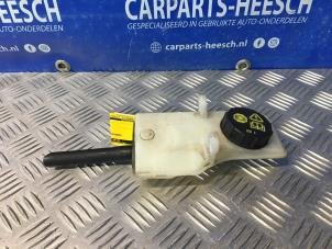 Used Brake fluid reservoir Ford S-Max (GBW) 2.3 16V Price € 21,00 Margin scheme offered by Carparts Heesch