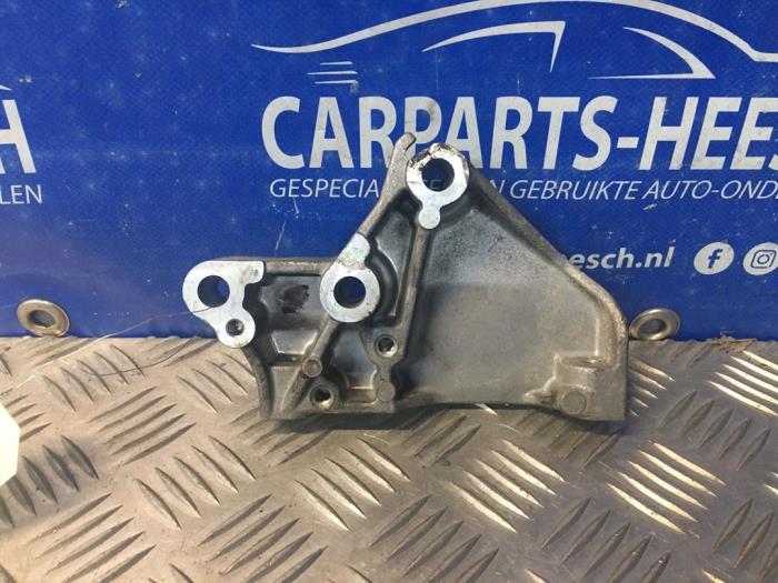Usagé Support moteur Volvo S80 (TR/TS) 2.0 Turbo 20V Prix € 25,00 Règlement à la marge proposé par Carparts Heesch