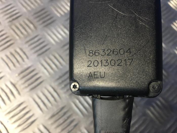 Front seatbelt buckle, right from a Volvo V40 (MV) 1.6 D2 2013