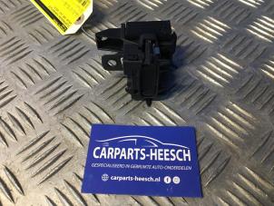 Used Electronic ignition key Volvo V40 (MV) 1.6 D2 Price € 15,75 Margin scheme offered by Carparts Heesch