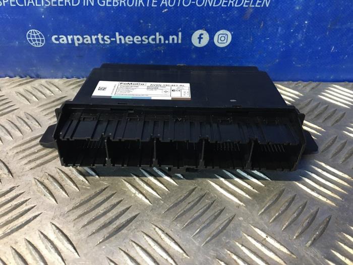 Używane Sterownik Body Control Ford Focus 3 Wagon 1.0 Ti-VCT EcoBoost 12V 125 Cena € 35,00 Procedura marży oferowane przez Carparts Heesch