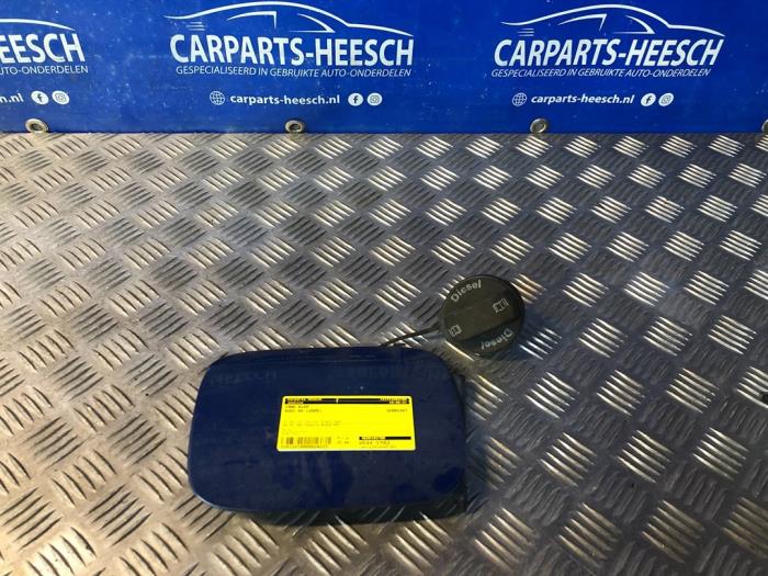 Begagnade Tanklucka Audi A4 Avant (B7) 2.0 TDI 16V Pris € 20,00 Marginaltabell erbjuds av Carparts Heesch