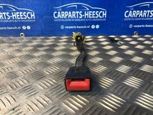 Usagé Insertion ceinture de sécurité avant droite Volkswagen Passat Prix € 21,00 Règlement à la marge proposé par Carparts Heesch