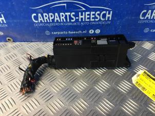 Używane Skrzynka bezpieczników Ford Focus 3 Wagon 1.0 Ti-VCT EcoBoost 12V 100 Cena € 52,50 Procedura marży oferowane przez Carparts Heesch