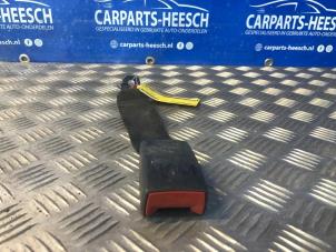 Used Rear seatbelt buckle, centre Opel Meriva Price € 21,00 Margin scheme offered by Carparts Heesch