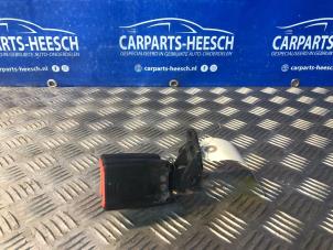 Używane Wtyk pasa bezpieczenstwa prawy tyl Ford Focus Cena € 21,00 Procedura marży oferowane przez Carparts Heesch