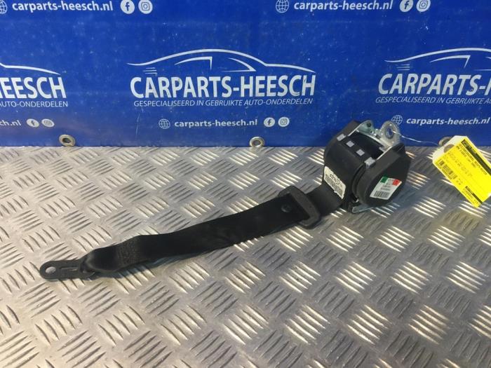 Rear seatbelt, right from a BMW 3 serie Touring (E91) 318i 16V 2008