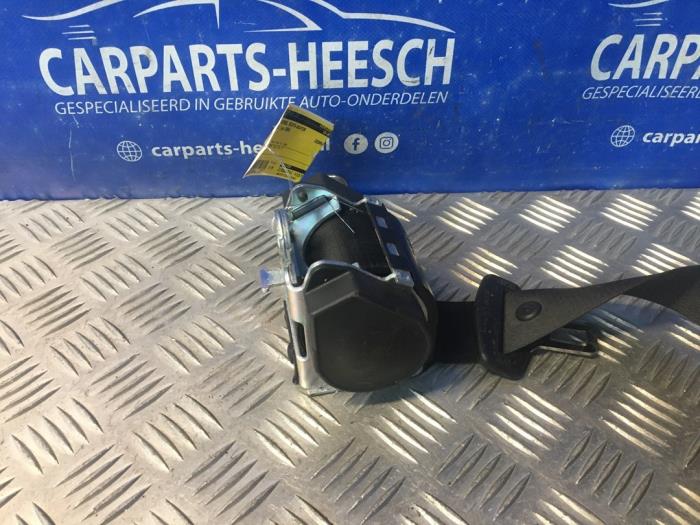 Rear seatbelt, right from a BMW 3 serie Touring (E91) 318i 16V 2008