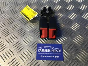 Used Rear seatbelt buckle, centre Ford Focus 3 Wagon 1.0 Ti-VCT EcoBoost 12V 100 Price € 21,00 Margin scheme offered by Carparts Heesch