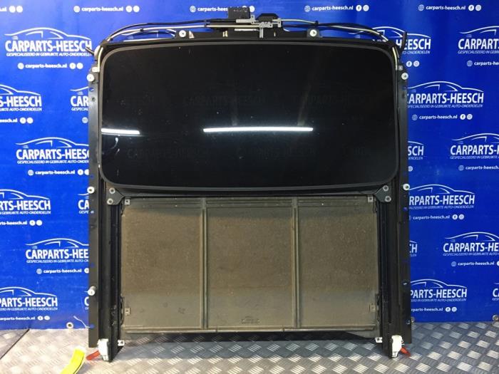 Używane Szyba szyberdachu Volvo XC90 I 2.5 T 20V Cena na żądanie oferowane przez Carparts Heesch