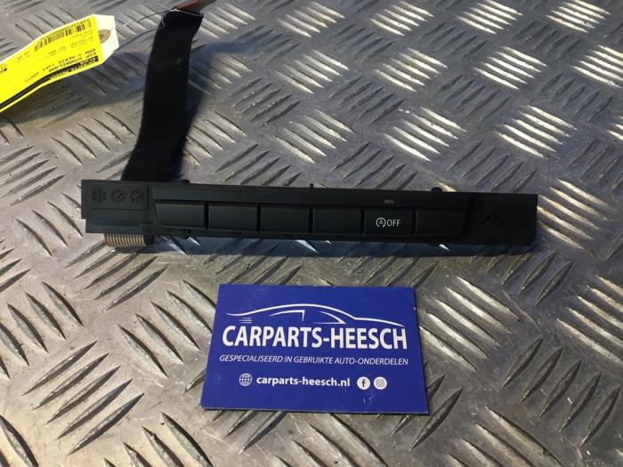 Używane Przelacznik ESP BMW 1 serie (E81) 116i 1.6 16V Cena € 20,00 Procedura marży oferowane przez Carparts Heesch