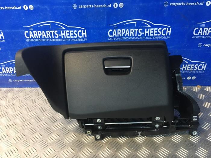 Begagnade Handskfack BMW 1 serie (E81) 116i 1.6 16V Pris € 30,00 Marginaltabell erbjuds av Carparts Heesch