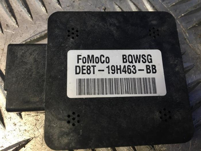 GPS antenna from a Ford Focus 3 Wagon 1.0 Ti-VCT EcoBoost 12V 125 2013