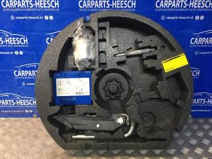 Used Tyre repair kit Volkswagen Eos (1F7/F8) 2.0 FSI 16V Price € 52,50 Margin scheme offered by Carparts Heesch