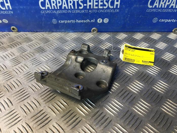 Usagé Support dynamo haut Volvo S80 (AR/AS) 1.6 DRIVe Prix € 20,00 Règlement à la marge proposé par Carparts Heesch