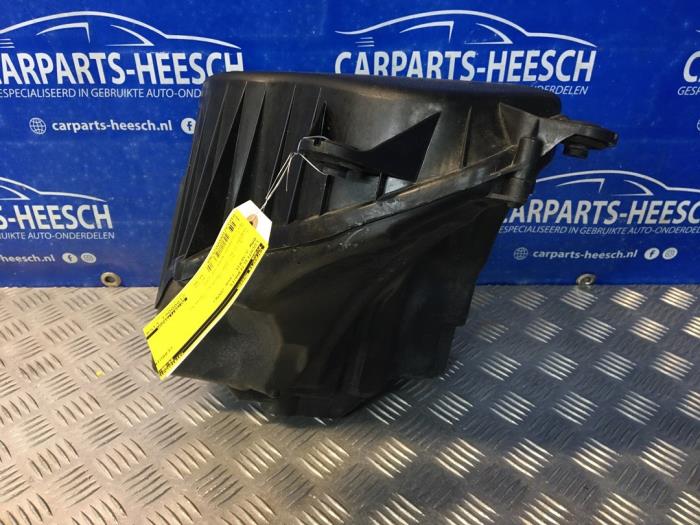 Begagnade Luftfilterhus BMW 3 serie Touring (E91) 318i 16V Pris € 40,00 Marginaltabell erbjuds av Carparts Heesch