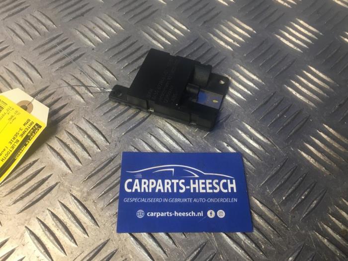 Używane Antena Bluetooth BMW 3 serie Touring (E91) 318i 16V Cena € 15,00 Procedura marży oferowane przez Carparts Heesch