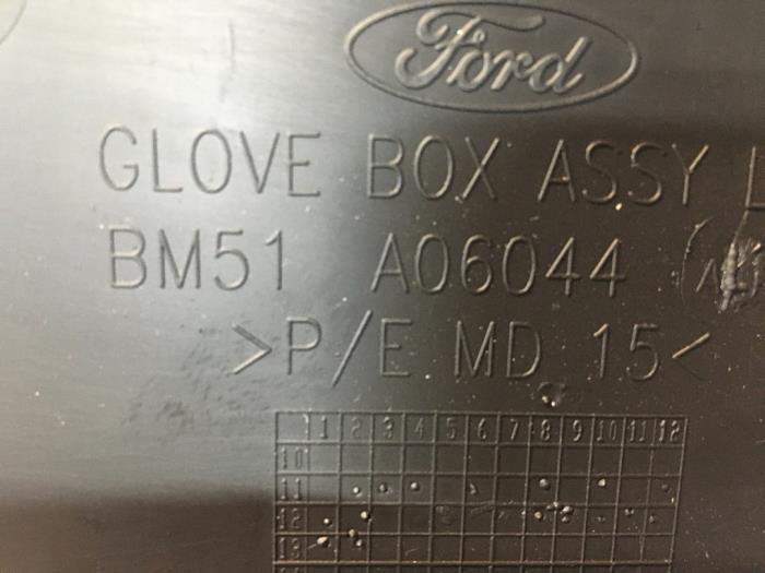 Boîte à gants d'un Ford Focus 3 1.0 Ti-VCT EcoBoost 12V 125 2013