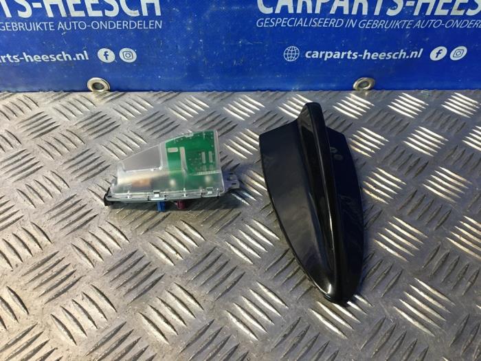 Używane Antena GPS BMW 3 serie Touring (E91) 318i 16V Cena € 45,00 Procedura marży oferowane przez Carparts Heesch