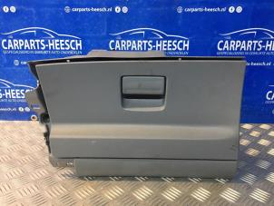 Używane Schowek w desce rozdzielczej Ford S-Max (GBW) 2.0 TDCi 16V 130 Cena € 47,25 Procedura marży oferowane przez Carparts Heesch
