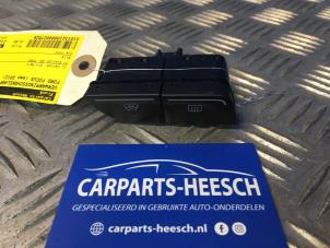 Usados Interruptor de calefactor luneta Ford Focus 3 Wagon 1.6 TDCi 115 Precio € 15,75 Norma de margen ofrecido por Carparts Heesch