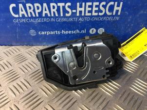Gebrauchte Türschlossmechanik 4-türig links vorne BMW 1 serie (F20) 114i 1.6 16V Preis € 36,75 Margenregelung angeboten von Carparts Heesch